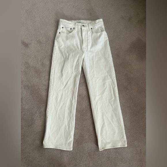 Abercrombie Women's Ultra High Rise 90s Straight Jean in Crème - Picture 6 of 11
